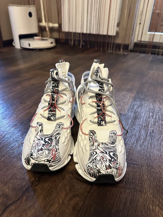 Кроссовки новые.