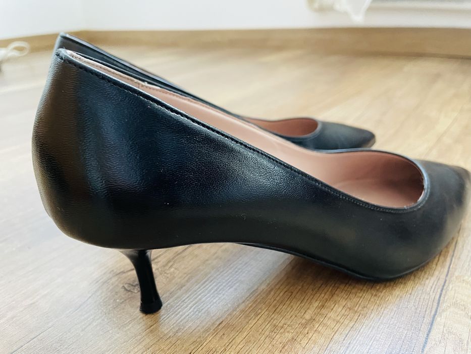 Pantofi Enzo Bertini, mar 40, toc de 6 cm, o purtare. Impecabili!