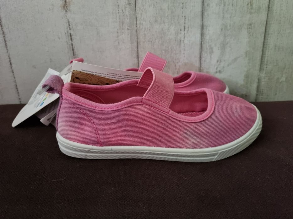 Продам Новые туфли (кеды на девочку) размер 30