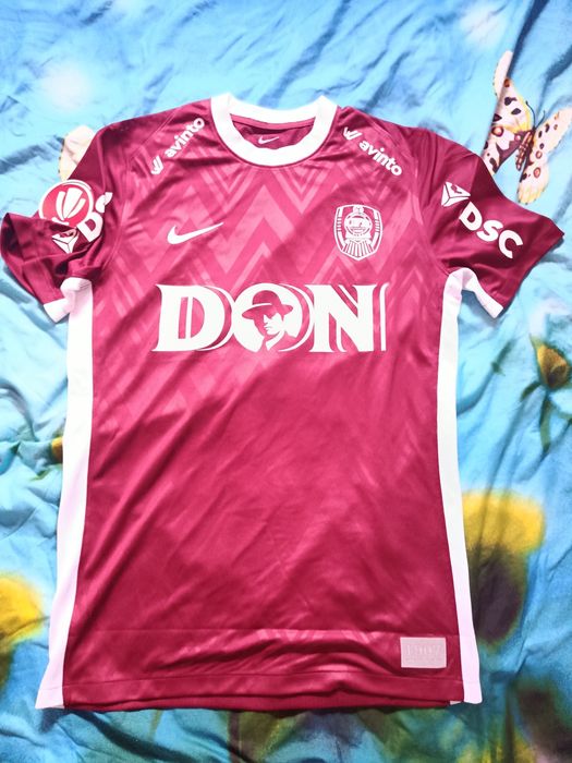 tricou CFR Cluj purtat primit de Meriton Korenica