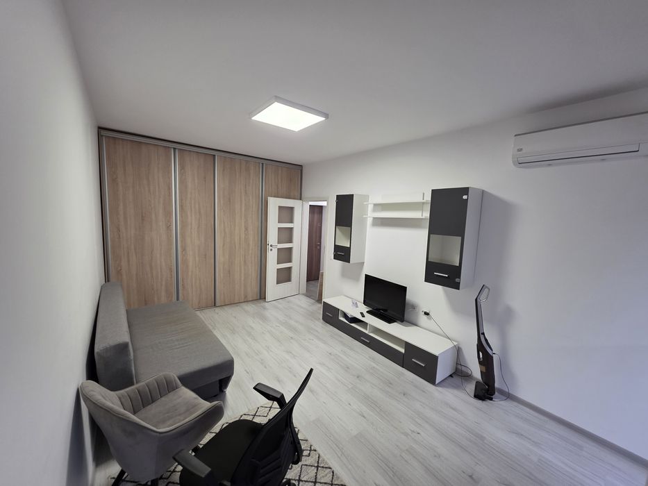 Închiriez garsoniera 38mp