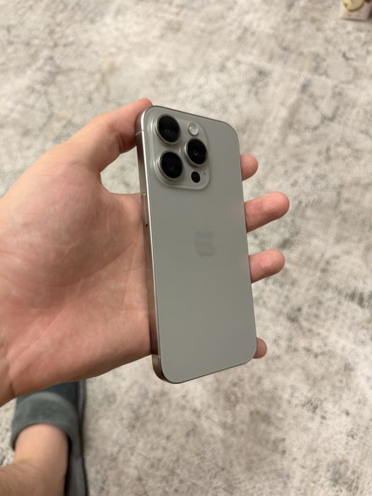 iPhone 15 pro  natural titanium