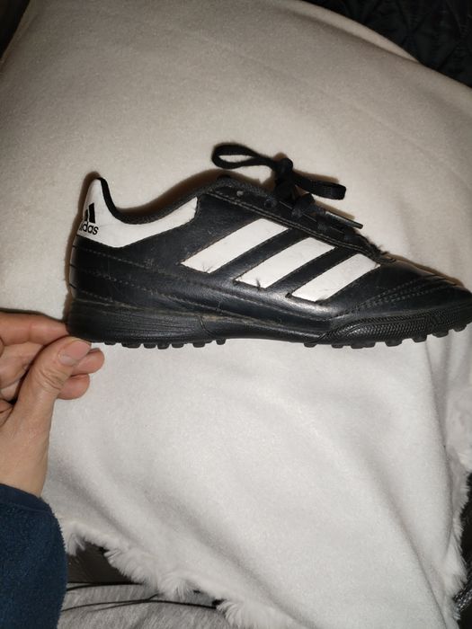 Adidasi fotbal sala marimea 33