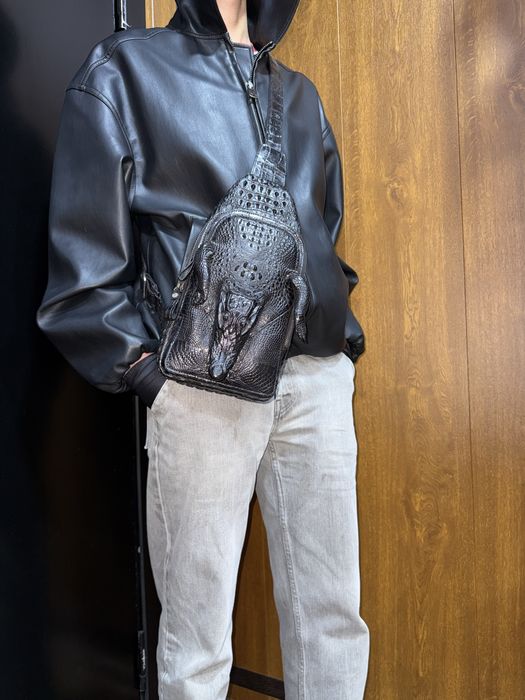 В наличии сумка из кожи крокодила с его настоящей головой