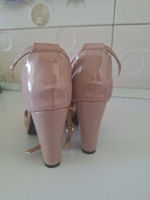 Pantofi nude masura 35