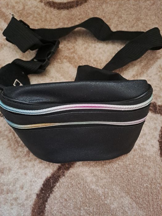 Чанта за кръста (fanny pack/bumbag)