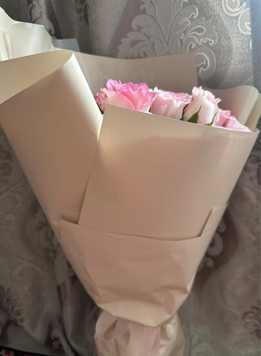 Ақ гүлдер 4000 т.  Роза 9000 т