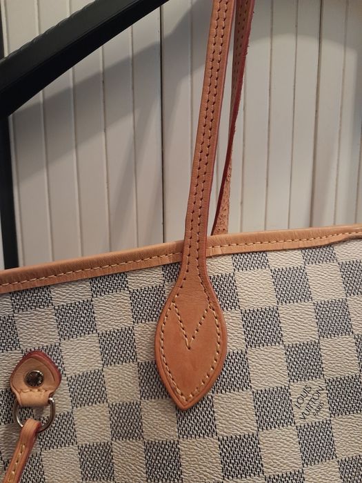 Vând gentuta Louis Vuitton