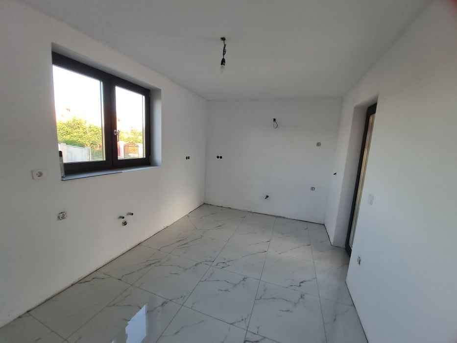 Vand casa subsol +parter+mansarda