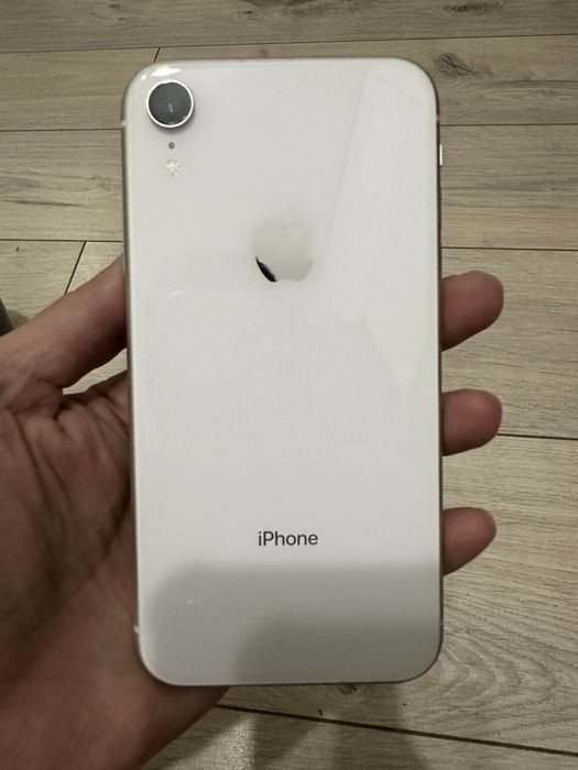 Продам Айфон XR 128