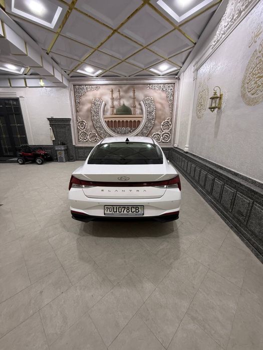 Hundai elantra sotiladi