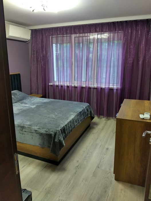 Продава луксозен тристаен апартамент