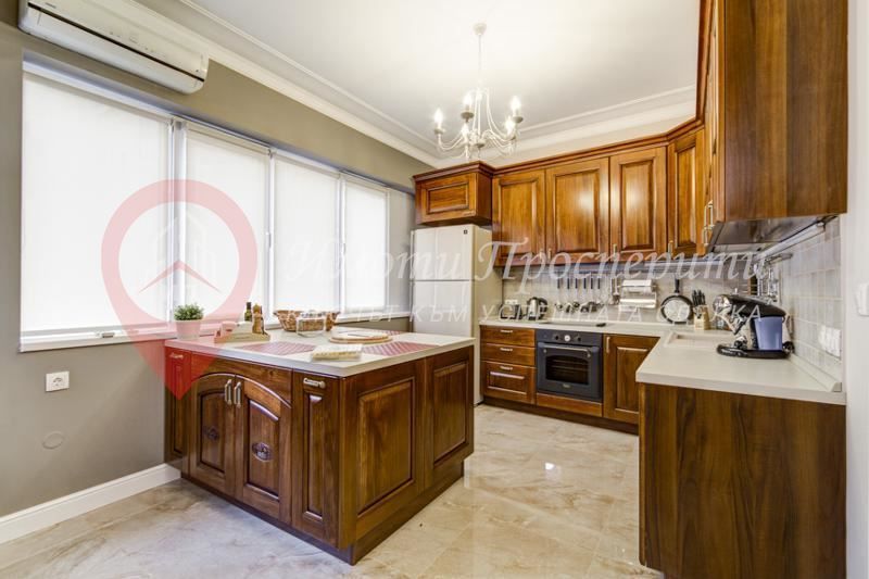 Дава се под наем Тристаен апартамент в София, Център - 160 кв.м за 2100 € - Снимка #2