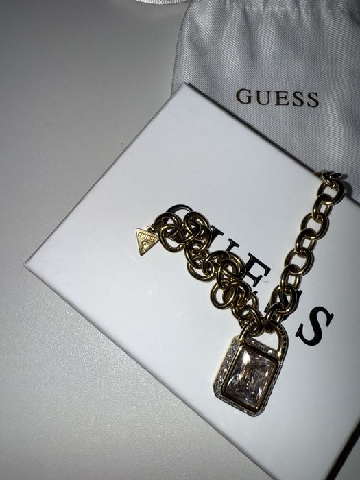 Оригинална гривна Guess
