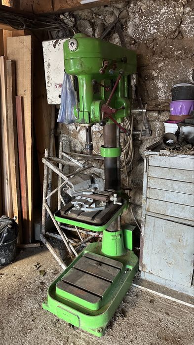 Колонна бормашина