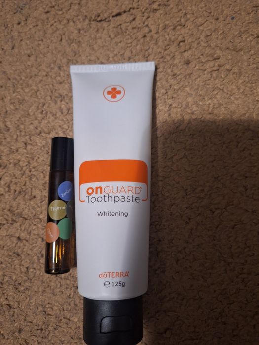 Pasta de dinti si roll