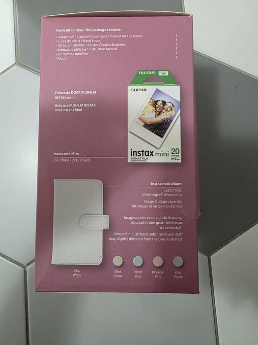 Vand aparat foto instant Fujifilm Instax mini 12, cu accesorii