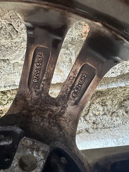 Vând 2 jante aliaj 16 5x108 + anvelope iarnă 215/55 R16