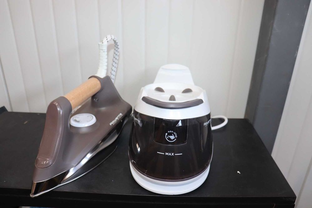 Парна ютия Rowenta VR7260