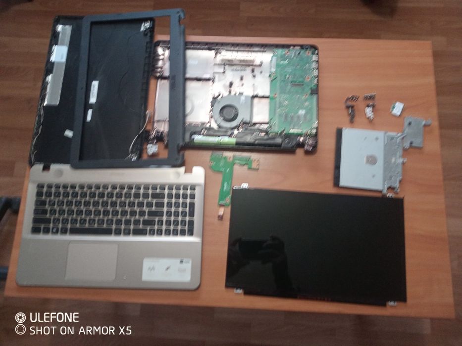 Лаптопи на части