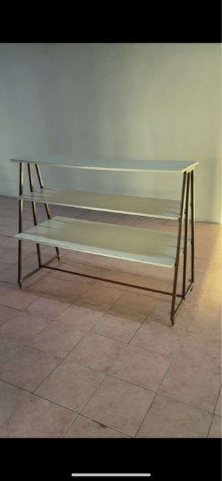 Стеллажи и полки