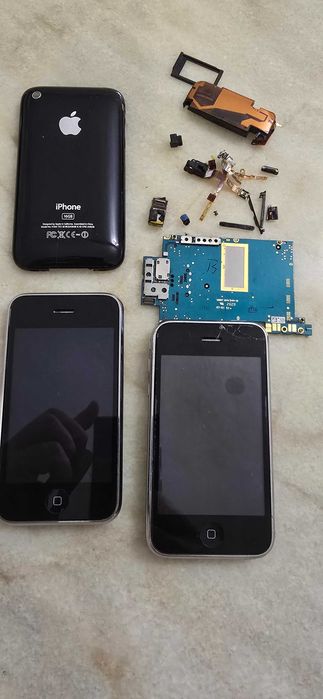 IPhone 3G два за части и два кейса