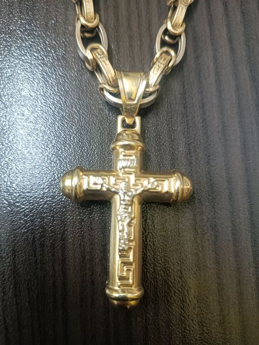Златен ланец с кръст