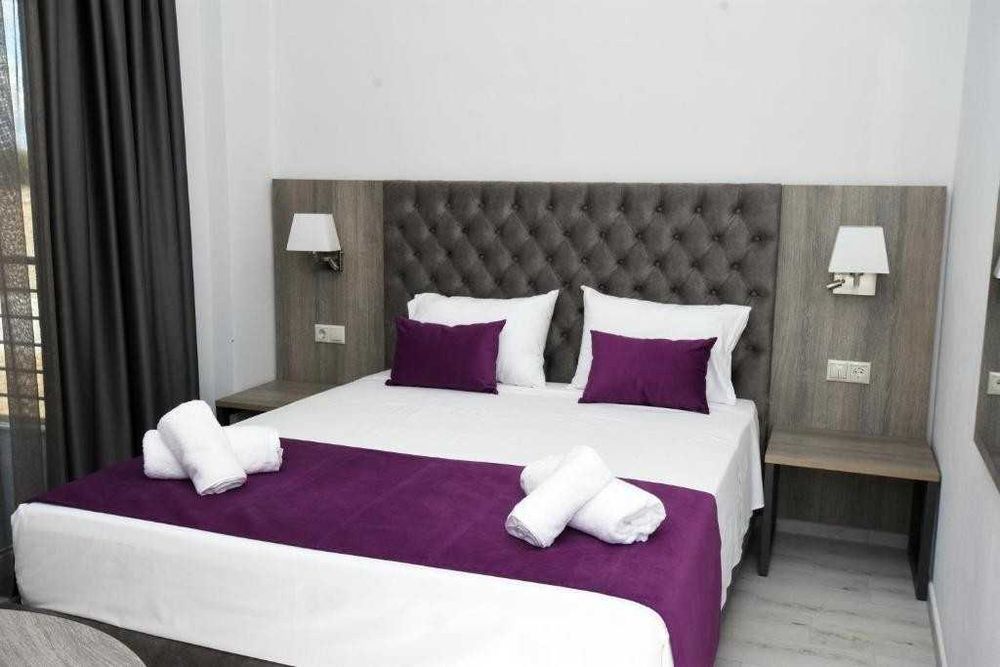 Луксозен жилищен комплекс с басейн – инвестиционен имот в Гърция