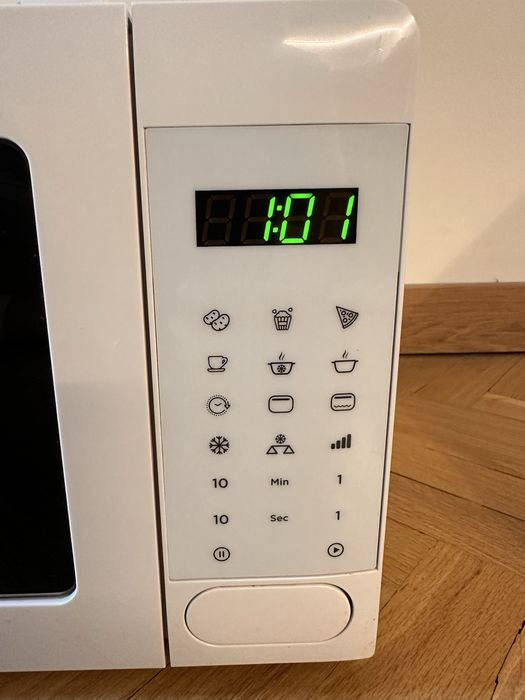 Микровълнова фурна Black + Decker BXMZ701E