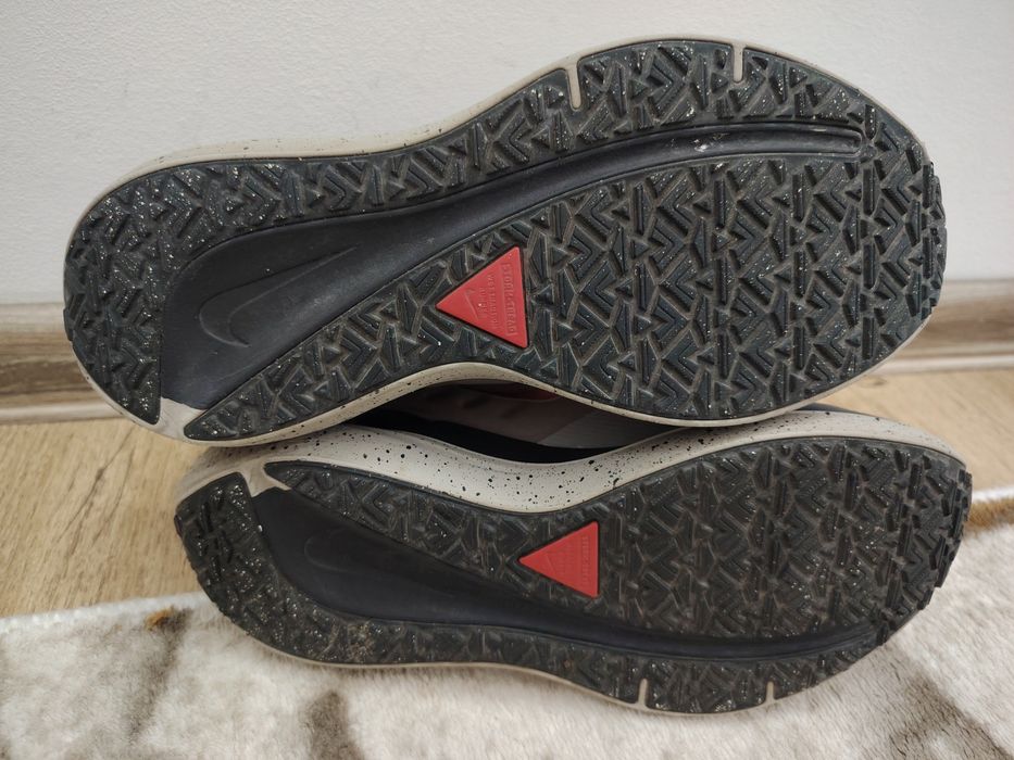 Nike winflo 9 shield(asemănător gore-tex)