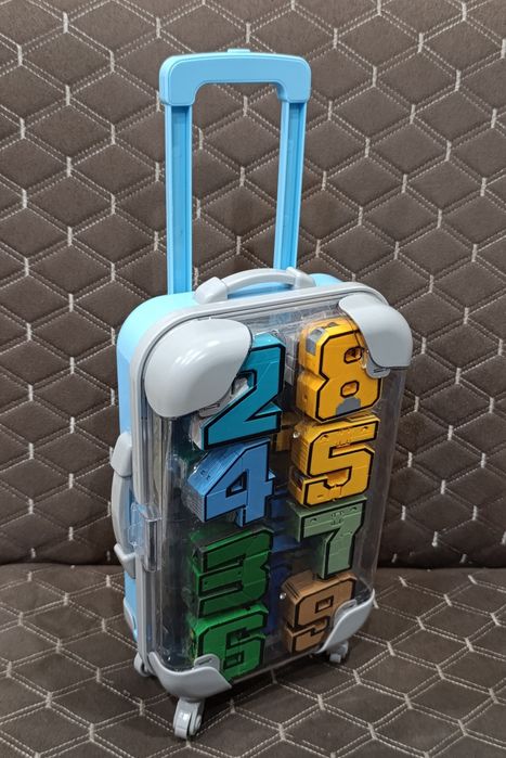 Трансформеры цифры в чемодане