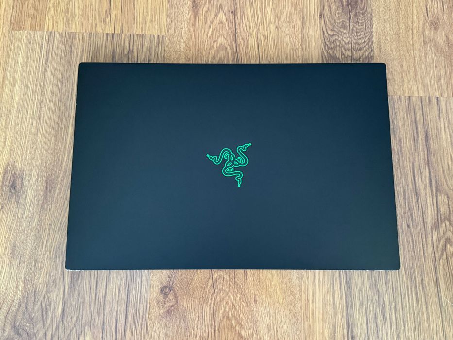 15.6' 300Hz Core i7-10875H Razer Blade Advanced 32GB DDR4/512GB NVMe/Nvidia RTX 2080 Super Max-Q 8GB