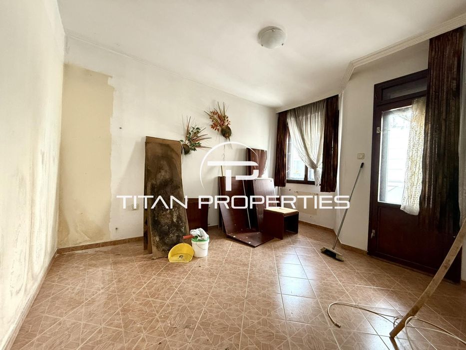 Тристаен апартамент за продажба в кв.Мараша