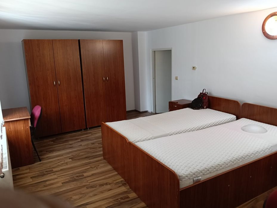 Închiriez apartment