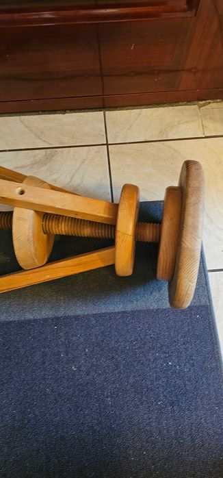 scaun vechi din lemn ajustabil