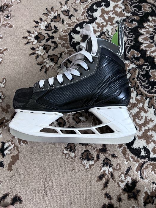 Продам коньки Bauer
