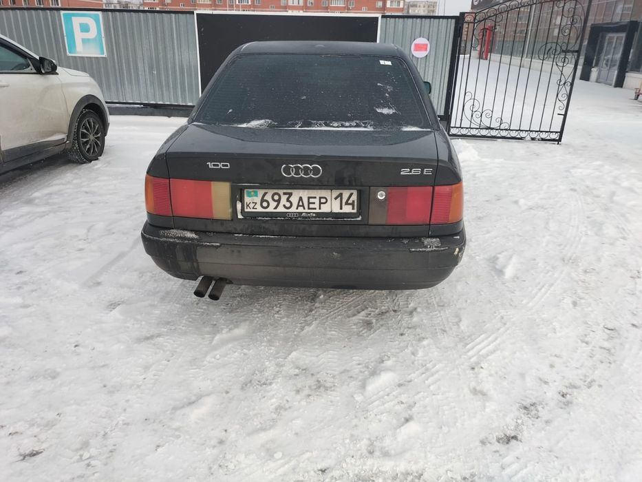 Продам машину ауди 100
