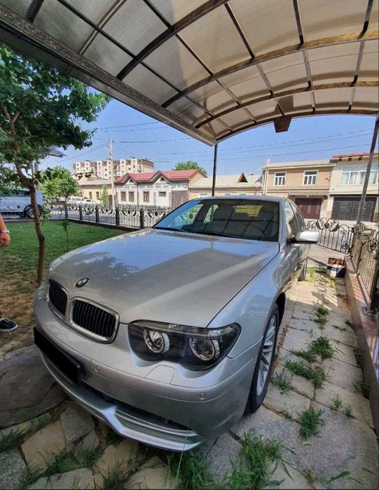 Avtomobil BMW 735i !