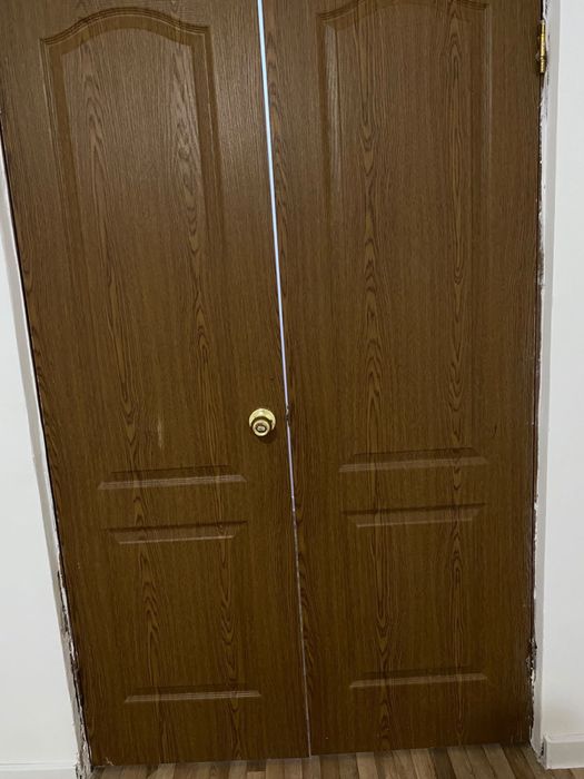 Двери недорого срочно продам