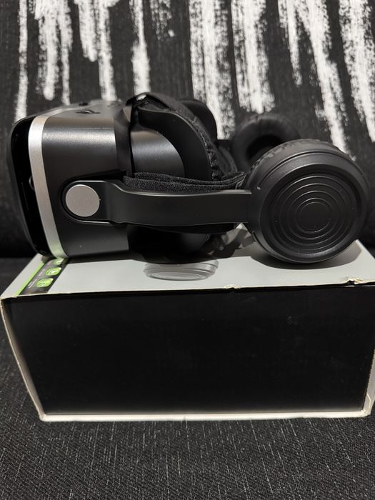 Очки виртуальной реальности для смартфона.