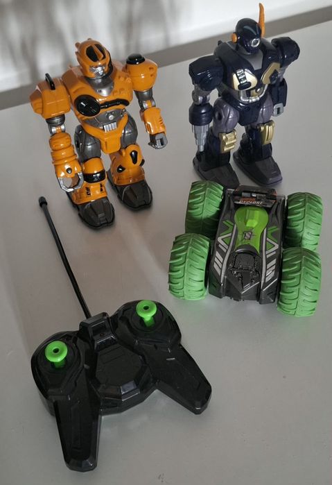 Vand roboti si masina cu telecomanda