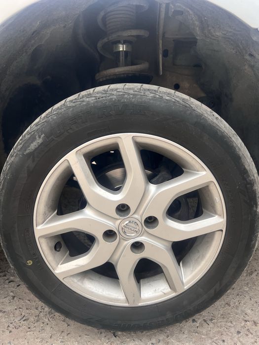 Продам шины Bridgeston комплект недорого