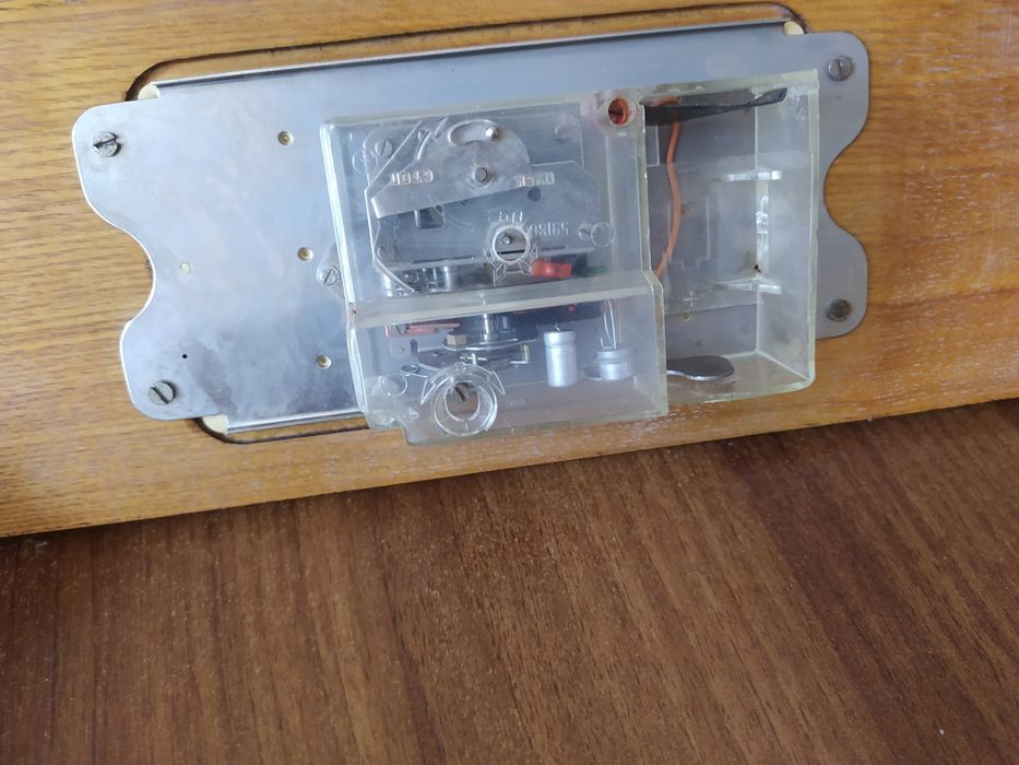 Часы советского производства янтарь