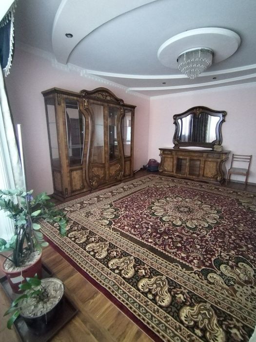 Gilam sotiladi 4x4 b/u