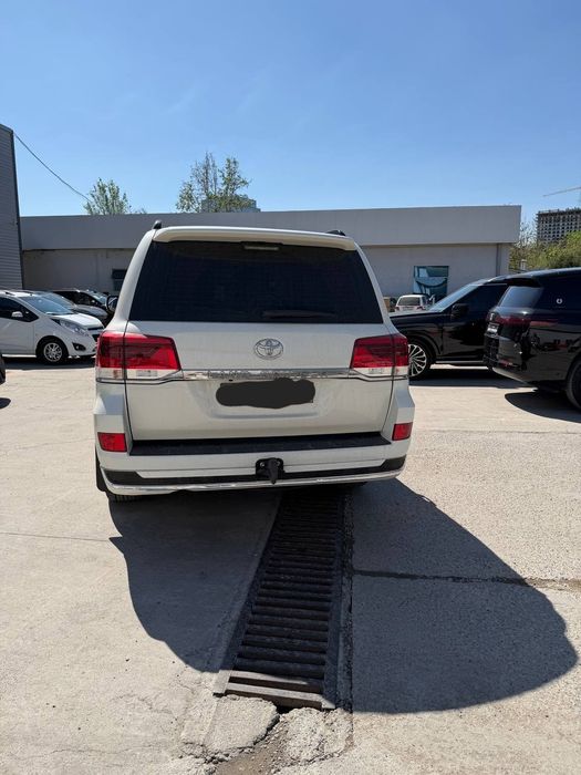 Toyota Land Cruiser 200. Zeekr 9X. Li 9. Denza N9. Kushandasi.