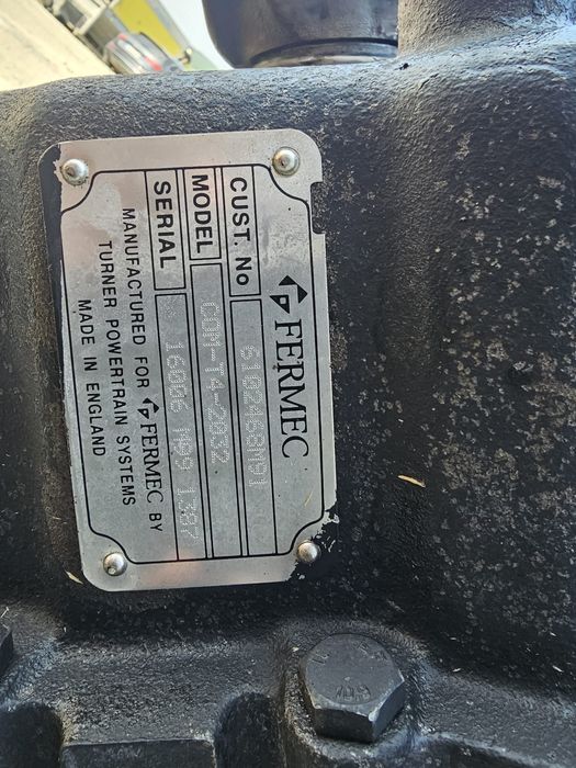 Cutie pentru buldoescavator Massey Ferguson 2001