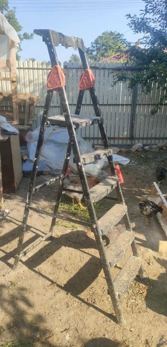 Scara metalica cu protecție trepte din plastic dur