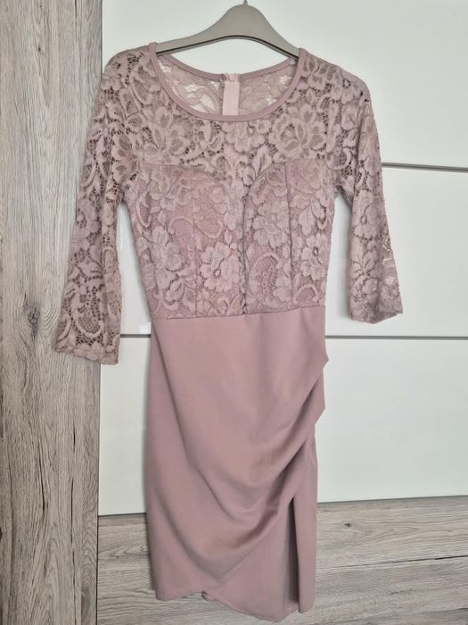 Дамски рокли – елегантност и стил за всякакъв повод