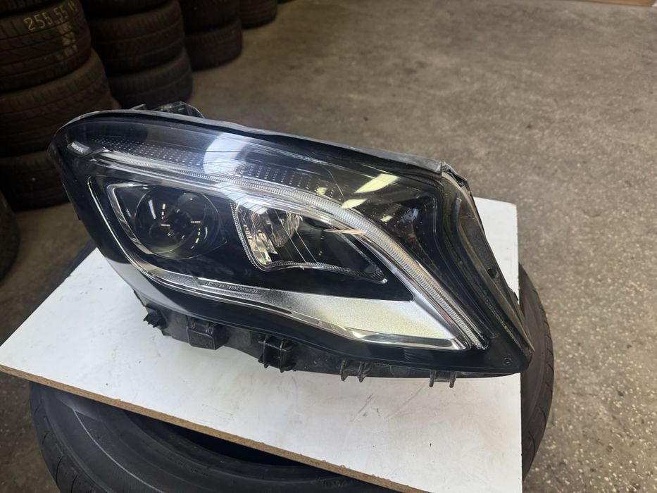 Фар за Мерцедес/Mercedes GLA