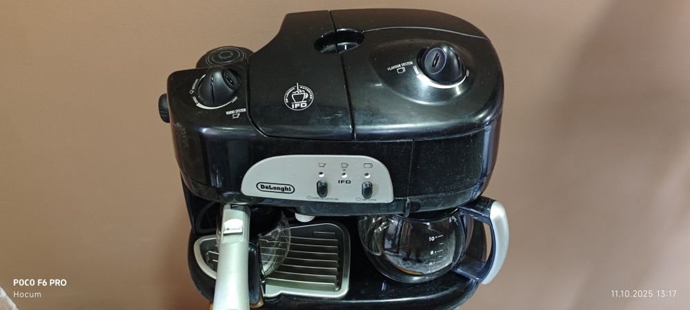 Кофеварка гейзерная , электрическая Delonghi .